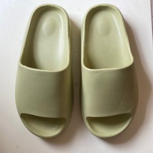 KNOCKOFF Yeezy slides